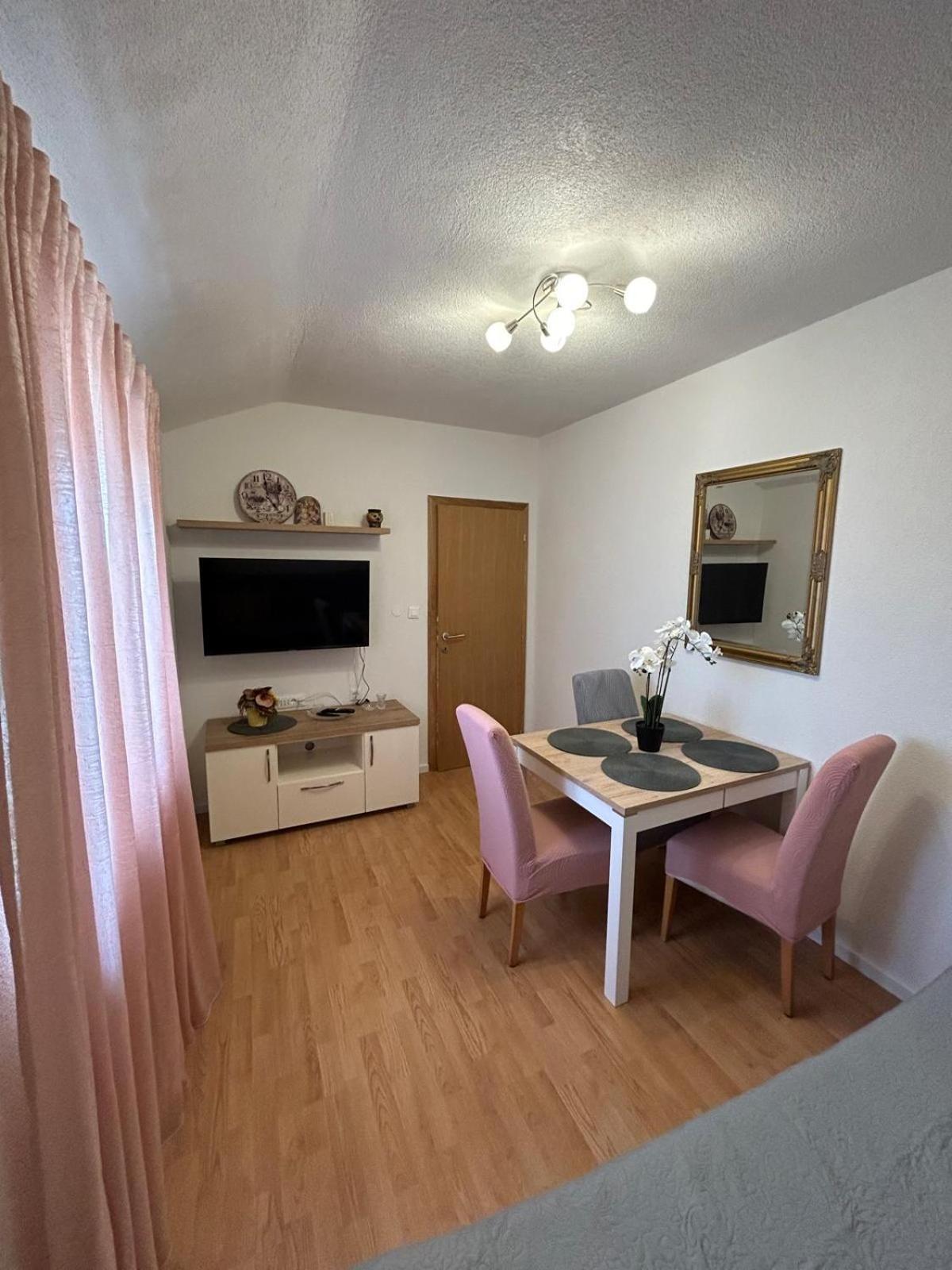 באסקה וודה Apartment Lovre Topic מראה חיצוני תמונה
